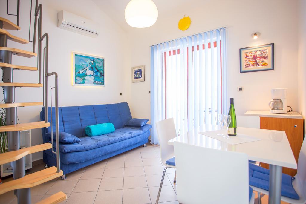 Apartment Zlatica By El-Pi Tours Малинска Екстериор снимка