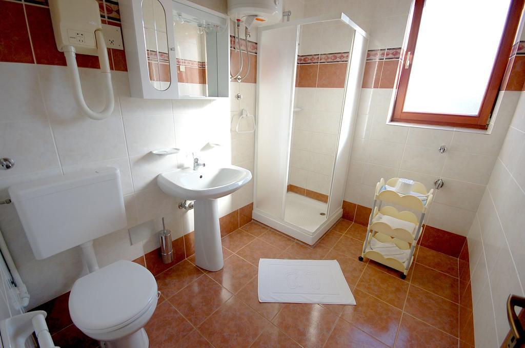 Apartment Zlatica By El-Pi Tours Малинска Екстериор снимка